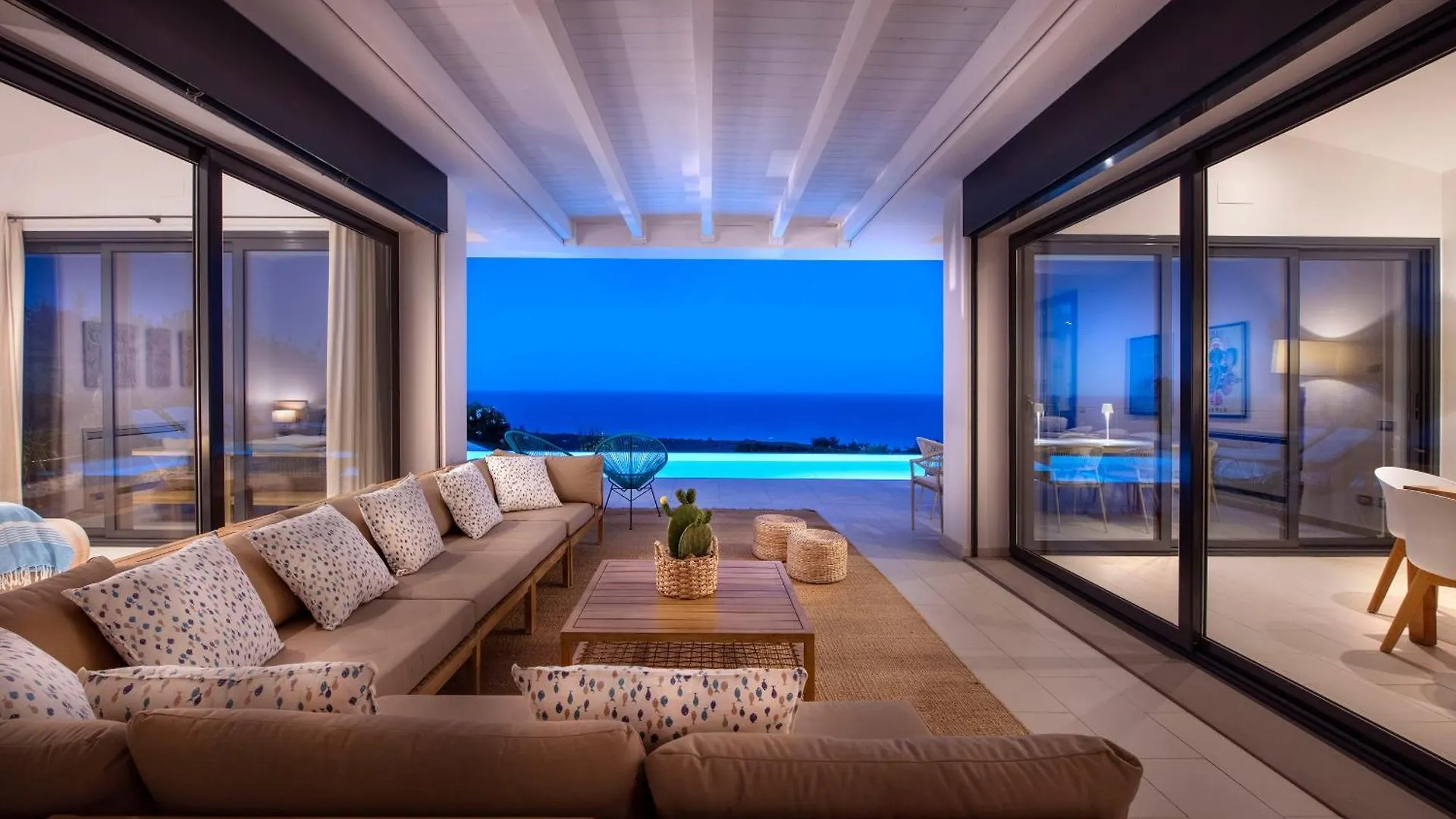 Villa Marita - Luxury Villa With Infinity Pool - Sud Sardegna Chia